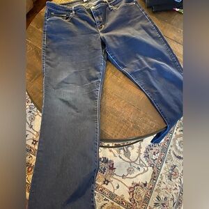 Levi’s 311 Shaping Jeans